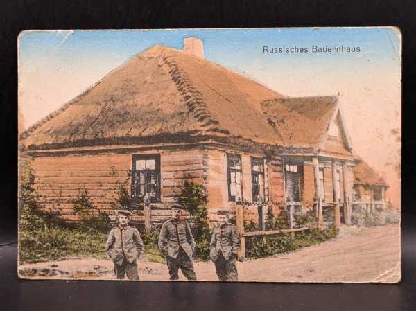 AK Ansichtskarte Postkarte Feldpost Russisches Bauernhaus Soldaten