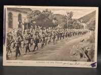 AK Ansichtskarte Feldpost Infanterie auf dem Marsch Bay...