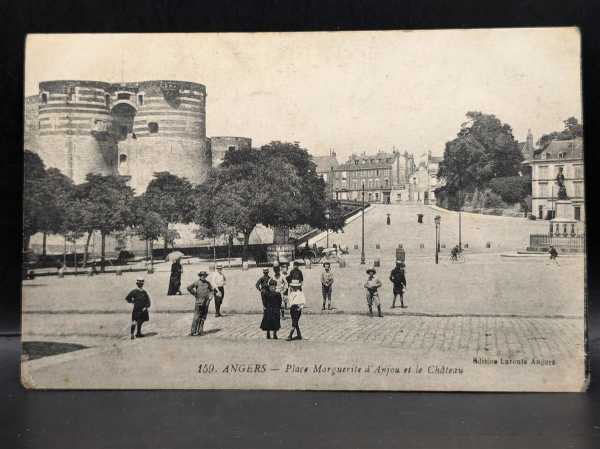 Ansichtskarte Postkarte Feldpost Angers Place Marquerite d´Anjou et le Chateau