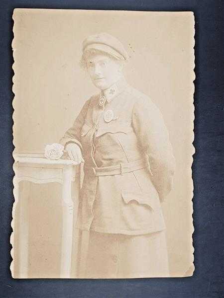 Ak Ansichtskarte Postkarte Feldpost 1916 Rot Kreuz Dame Frau Orden K. Schwester