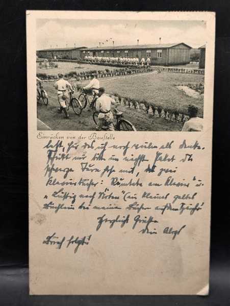 AK Ansichtskarte Postkarte Feldpost Einrücken von der Baustelle Fahrrad