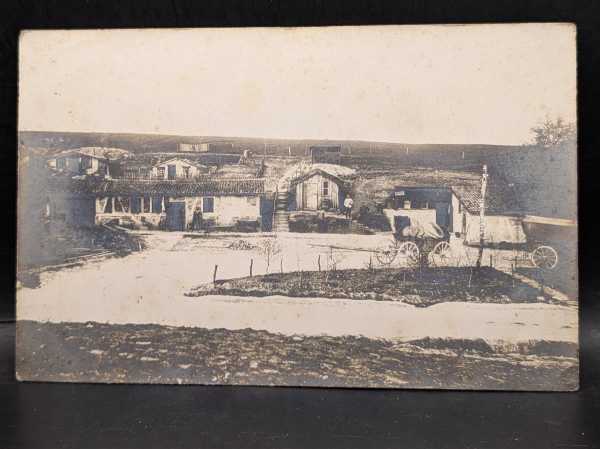 AK Ansichtskarte Postkarte Feldpost Dorf Kutsche Häuser 1917