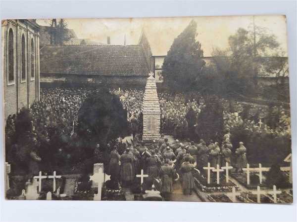 AK Ansichtskarte Postkarte Feldpost Soldaten Denkmal Friedhof Inf.-Regt. 129