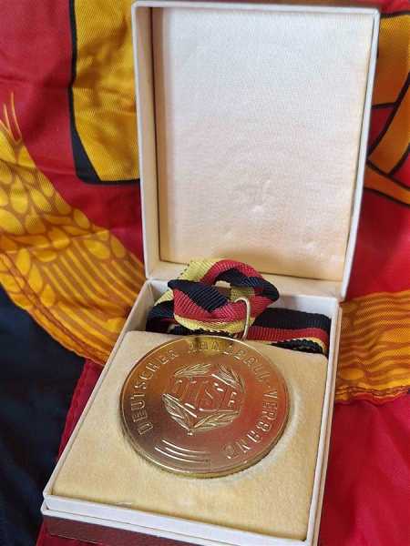 Ehrengeschenk Handball Verband DDR Gold Medaille DTSB Deutscher Meister 1965