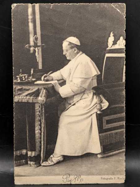 AK Ansichtskarte Postkarte Feldpost Papst Pius X Portät am Schreibtisch