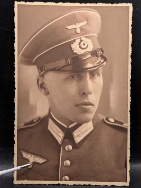 AK Ansichtskarte Postkarte Feldpost Schirmmütze Porträt Soldat Uniform 2. WK