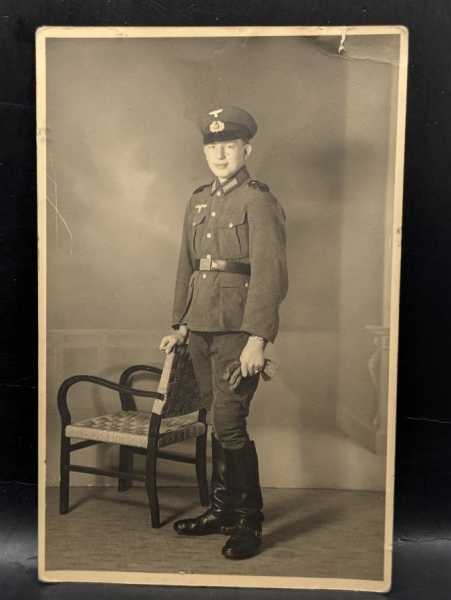 AK Ansichtskarte Postkarte Feldpost Foto Reiter Stiefel Schirmmütze Uniform Ring