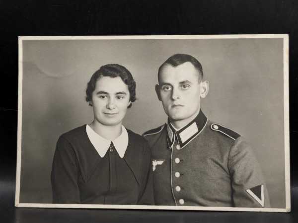 AK Ansichtskarte Postkarte Feldpost Foto Soldat mit Frau Uniform Armwinkel 1939