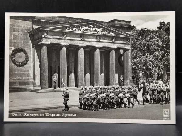 AK Ansichtskarte Postkarte Feldpost Foto Berlin Aufziehen der Wache am Ehrenmal