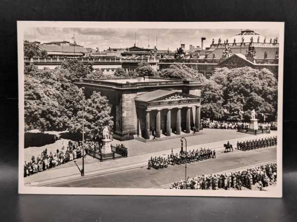 AK Ansichtskarte Postkarte Feldpost Foto Berlin Unter den Linden Ehrenmal