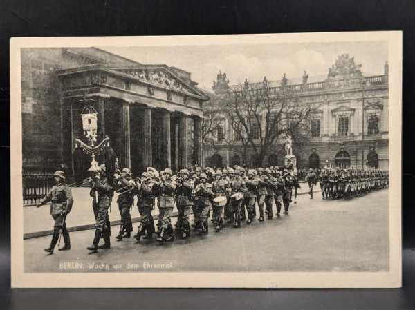 AK Ansichtskarte Postkarte Feldpost Foto Berlin Wache vor dem Ehrenmal 2. WK