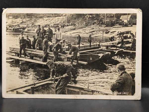 Ansichtskarte Postkarte Feldpost Foto Wehrmacht Pioniere beim Bau einer Brücke