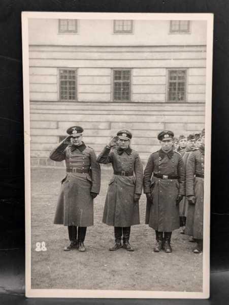 AK Ansichtskarte Postkarte Feldpost Foto Soldaten Salutieren Österreich Parade