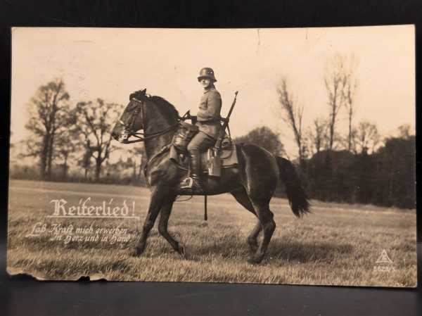 AK Ansichtskarte Postkarte Feldpost Foto Freikorps Stahlhelm Reiterlied Gewehr