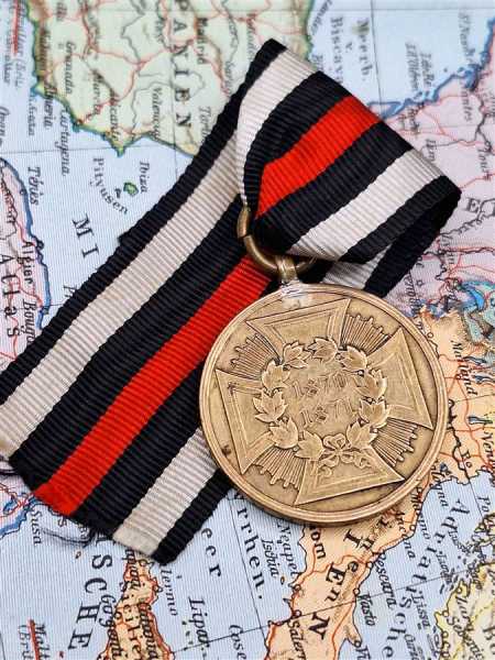 Orden Krieg 1870 / 1871 Medaille Gravur Aus Erobertem Geschütz mit Band 1