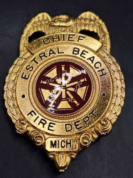 Chief Estral Beach Fire Dept. Mich. US Feuerwehr Badge Medal Fire Department