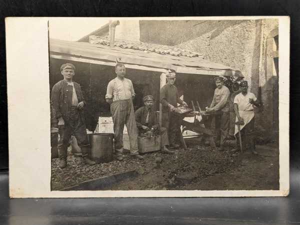 AK Ansichtskarte Postkarte Feldpost Markt Möbel Verkauf Handwerker Essen