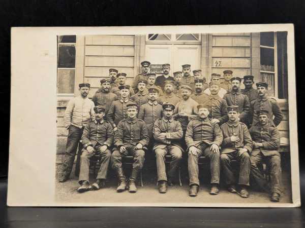 AK Ansichtskarte Postkarte Feldpost Station Feld-Laz. 5 Soldaten Uniform