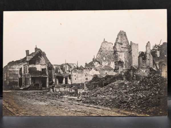 AK Ansichtskarte Postkarte Feldpost Zerschossene Zerstörte Dorf