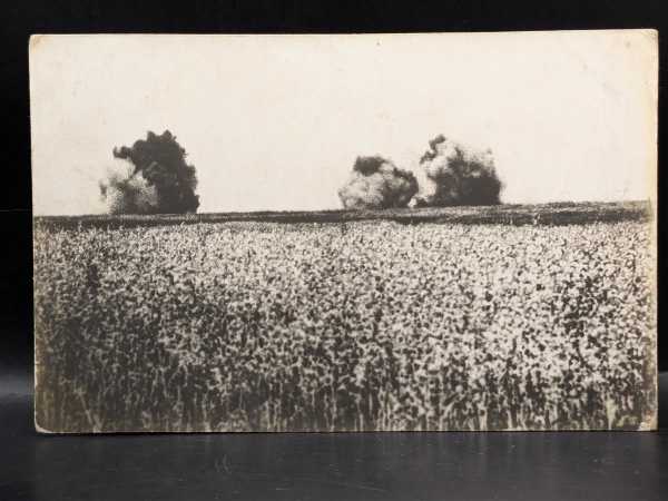 AK Ansichtskarte Postkarte Feldpost Feld Explosion Gechütz