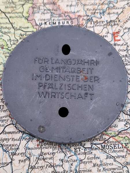 Für langjährige Mitarbeit im Dienste der pfälzischen Wirtschaft 2. WK mit HK Medaille Plakette