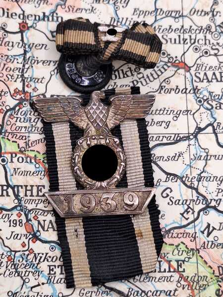 Wiederholungsspange 1939 für das Eiserne Kreuz 2. Klasse 1914 mit Knopfloch