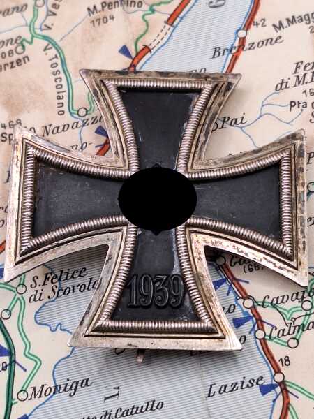 Eisernes Kreuz 1. Klasse 1939 Nadelsystem Militaria Kern Magnetisch leicht gewölbt