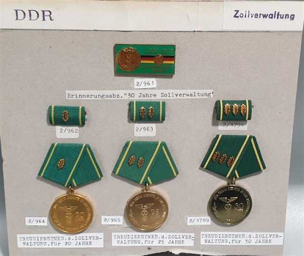 4x DDR Orden Treuedienst Medaille Zollverwaltung 3 Stufen 30 Jahre Erinnerungsab