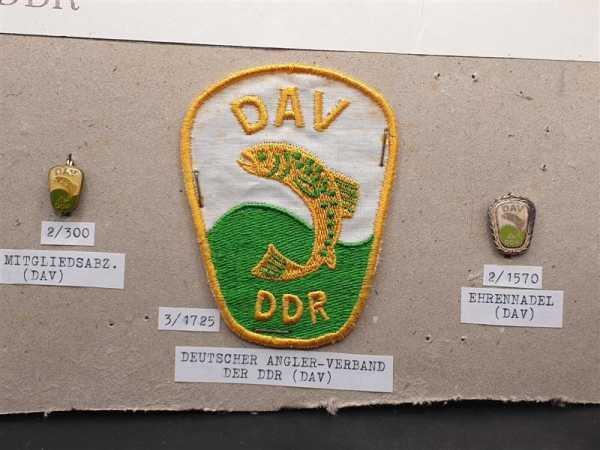 DDR DAV Deutscher Angler Verband Mitgliedsabzeichen Ehrennadel Orden Stoff