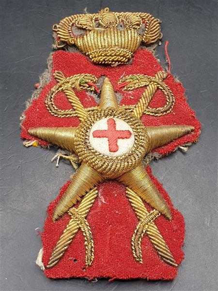 Italien Mützenabzeichen Cap Badge Corpo Sanitario Militare Ufficiale Farmacista