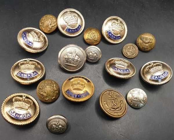 18x Konvolut Uniform Knöpfe Kanada Canada Älte und neuere Militaria Button