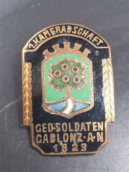 Alter Orden 1. KAMERADSCHAFT GED. SOLDATEN GABLONZ A.N. 1823 Abzeichen RAR