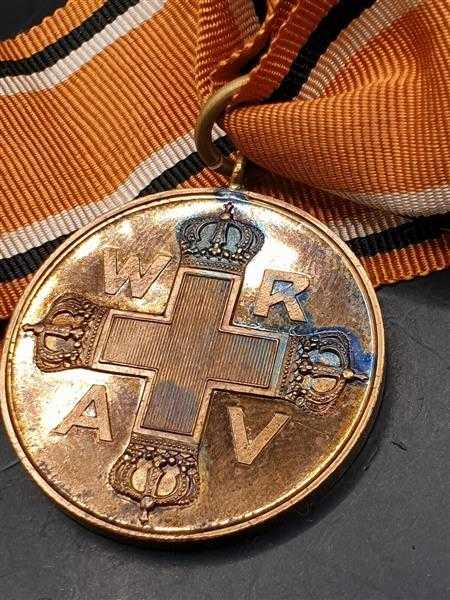 Fuer Verdienste um das Rothe Kreuz WRAV am langen band Militaria Rot Kreuz Orden