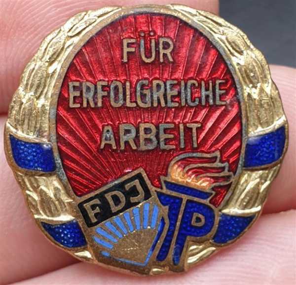 Für Erfolgreiche Arbeit FDJ DDR Orden Nadel Ehrenabzeichen Pionierorganisation