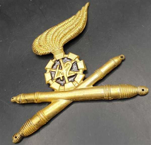 Italien Mützenabzeichen Cap Badge 42. Motorisiertes Artillerie Regiment 2. WK