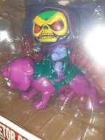 FUNKO POP! Masers of the Universe 98 Skeletor on Panthor mit Waffe in der Hand