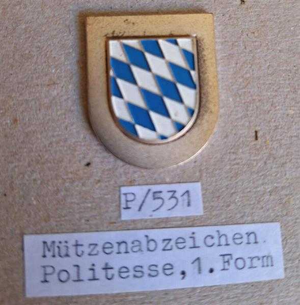 Deutschland BRD Polizei Bayern Mützenabzeichen Politesse 1. Form Badg ...