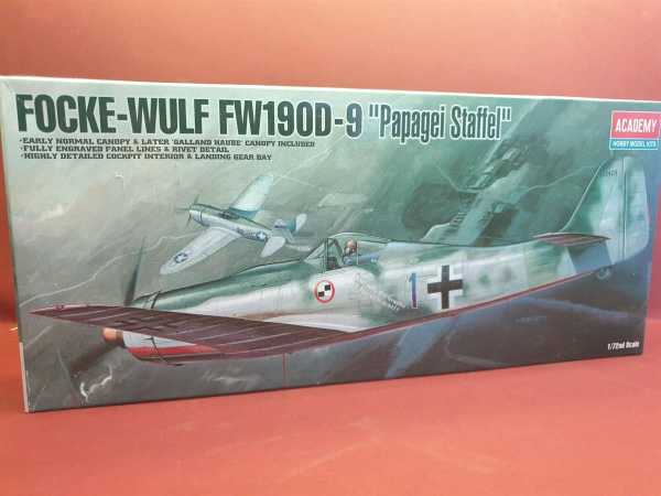 Academy FA202 Focke-Wulf Fw 190D-9 Papagei Staffel Plastik - Modellbausatz 1:72