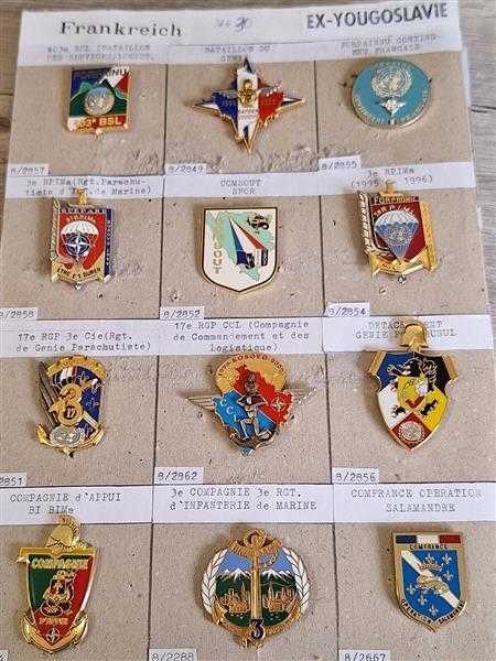 12x Frankreich France Regimentsabzeichen Ex-Yougoslavie Infanterie Parachut SFOR