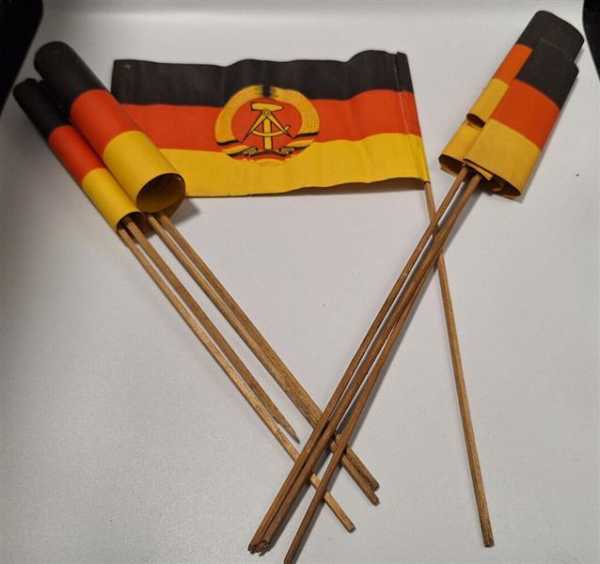 8x DDR NVA Papier Fahne Fähnchen Winkelelemente Alte Form Flagge Wimpel