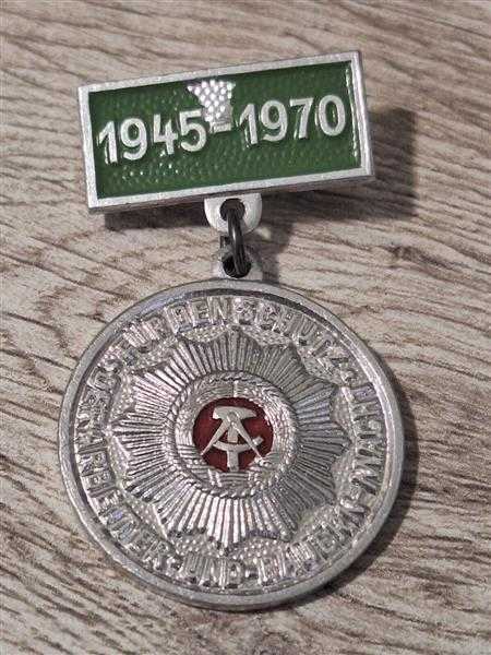 DDR Orden Für den Schutz der Arbeiter und Bauern Macht Medaille 1945-1970