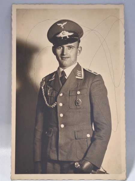 Foto Postkarte Ansichtskarte Luftwaffe Soldat mit Dolch Orden Segelflieger