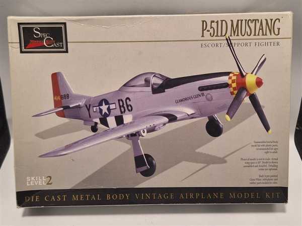 P-51D Mustang Die Cast Metal Body Vintage Airplane Flugzeug Modellbausatz RAR