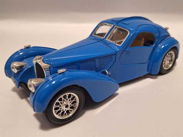 Bburago Bugatti Atlantic 1936 Blau Modellbau Fertigmodell Auto 1:24