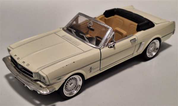 Ford Mustang SS 77 11 Modellbau Muscle-Car Fertigmodell Auto 1:25 RAR