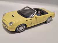 Maisto Thunderbird mit Fahrer Modellbau Fertigmodell Auto...