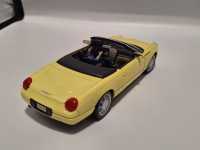 Maisto Thunderbird mit Fahrer Modellbau Fertigmodell Auto...