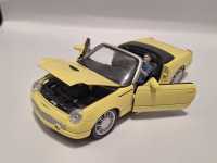 Maisto Thunderbird mit Fahrer Modellbau Fertigmodell Auto 1:25 RAR