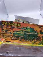 4223 Mit Friktion und Funken Tank Panzer Fertigmodell ca...