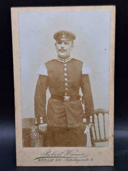 CDV um 1900 Militaria Soldat Uniform Waffenrock Berlin Schwalbennest Effekten